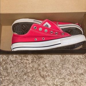 Pink converse ! Does not come with shoe laces!